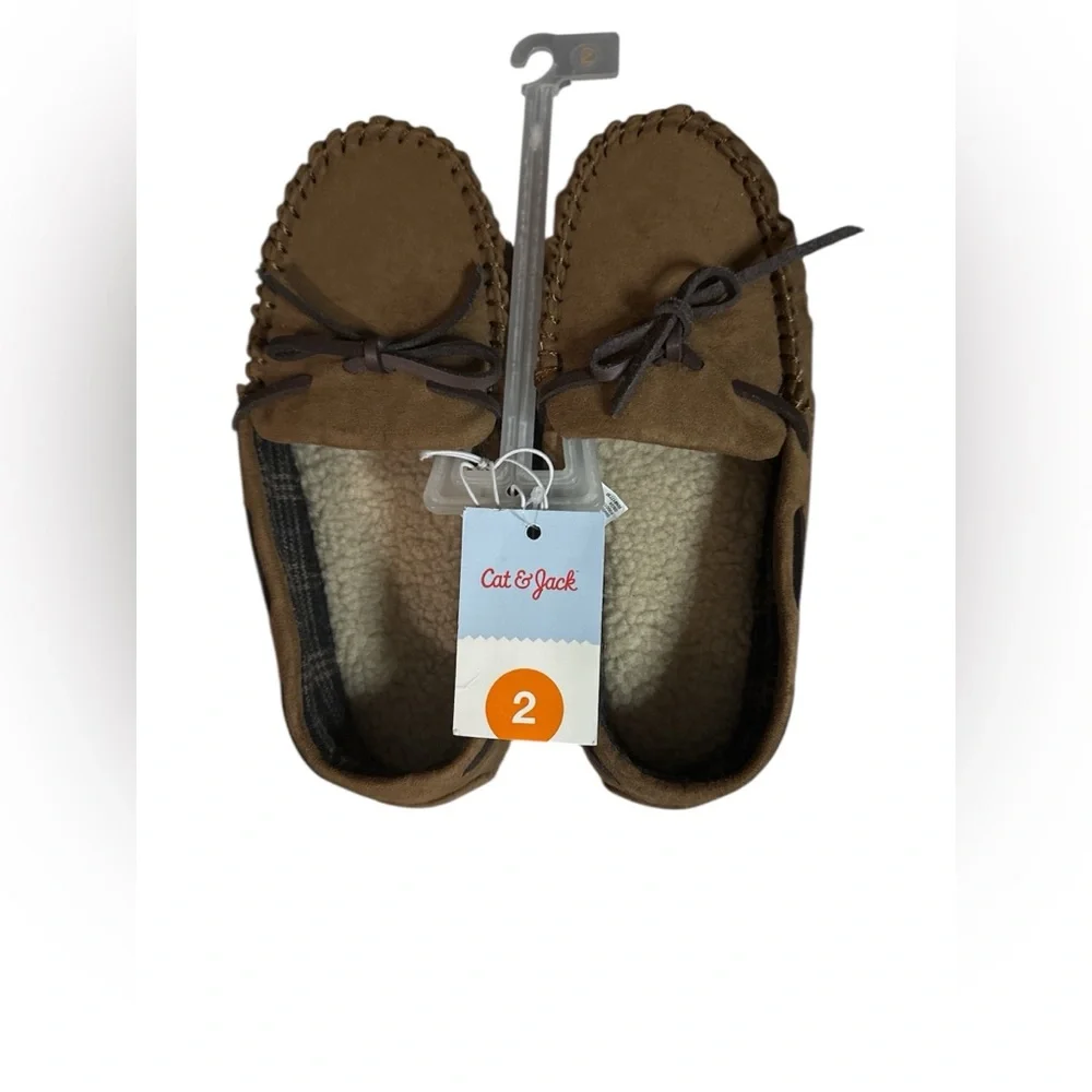 NWT Cat & Jack Kids Lionel Moccasin Slipper Sz 2